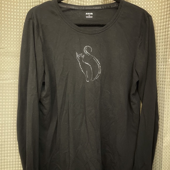 XL Assortment of Ladies XL Tops and Jackets - Picture 3 of 13